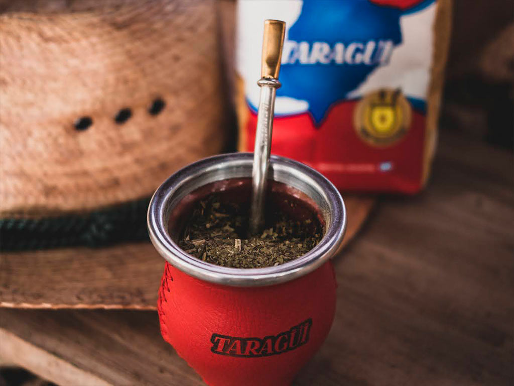 Aportes nutricionales de beber yerba mate Taragui con bombilla