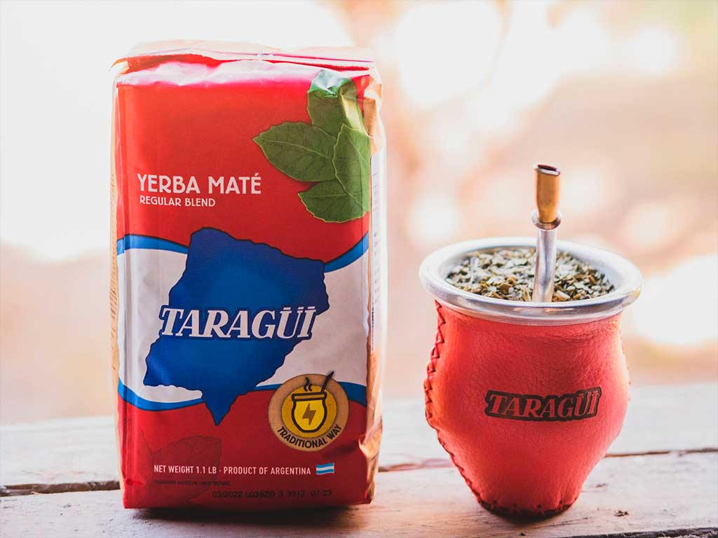Beber, cebar o tomar yerba mate Taragui con bombilla es bueno para la Dieta 